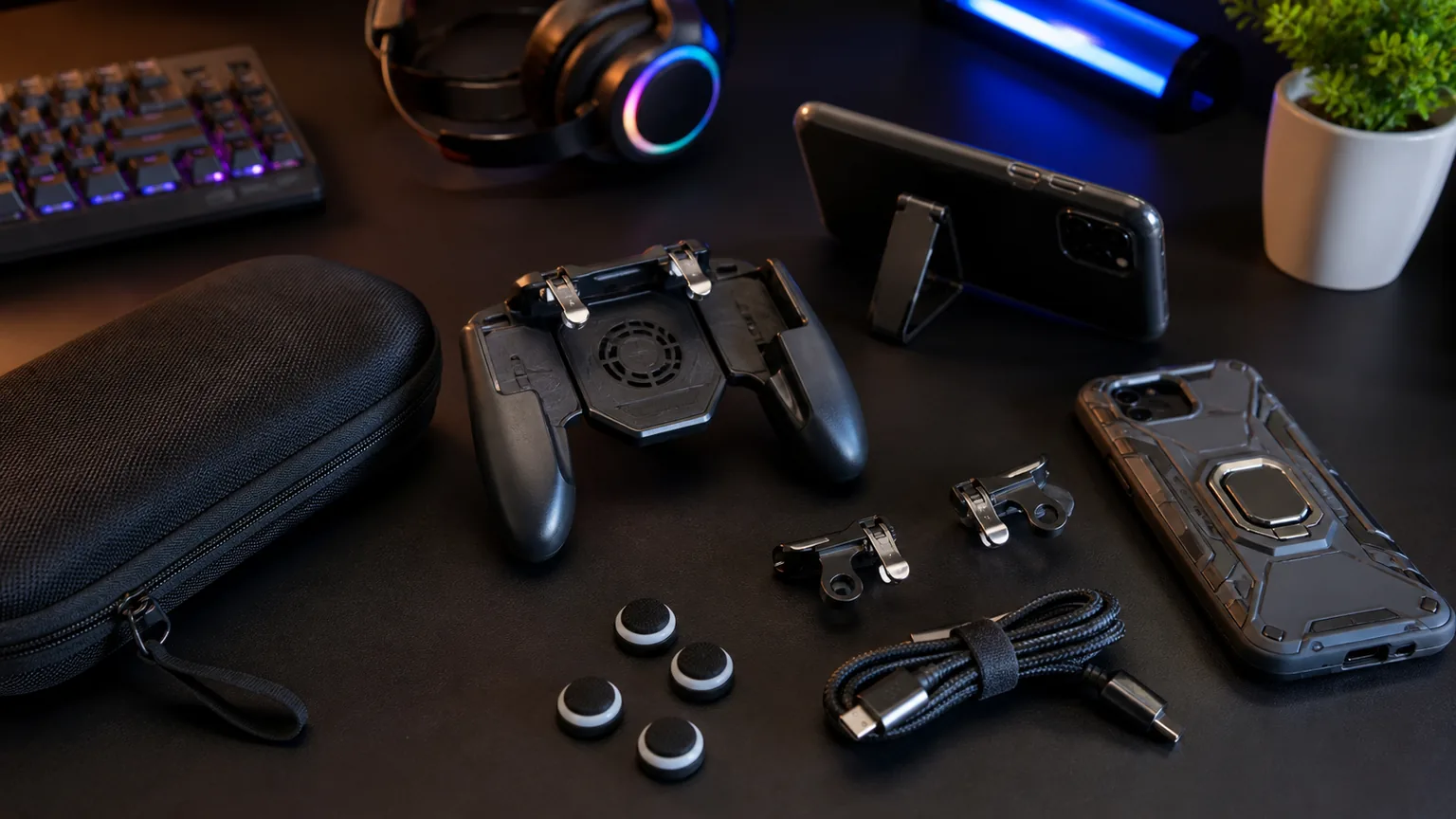 อุปกรณ์เสริมเกมมือถือและเครื่องพกพา เลือกจอย เคส และที่วางให้เล่นถนัดขึ้น